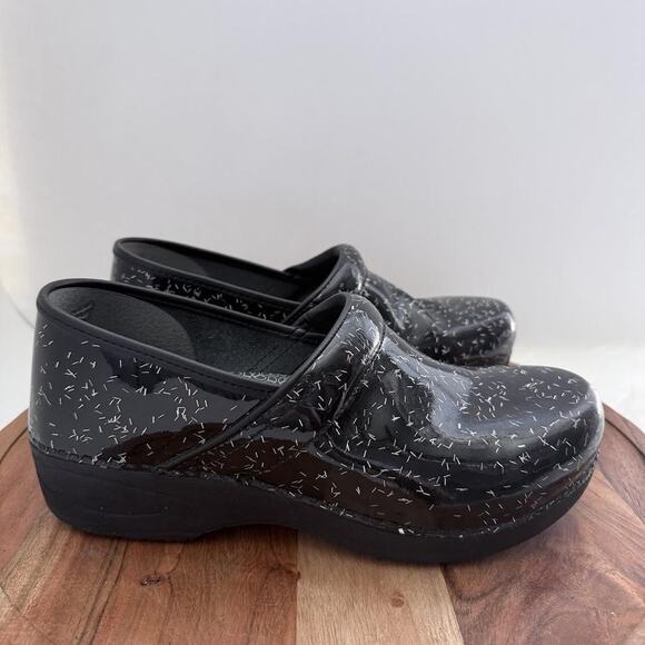 Dansko XP 2.0 Clogs Shoes Wmns 42 EU Black Patent Slip Resistant Nursing Comfort - Picture 1 of 9